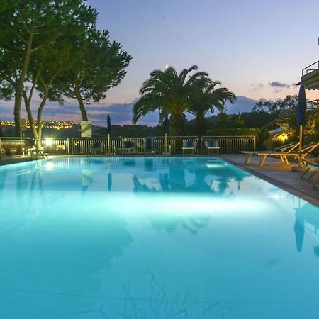 Appartamenti Residence Il Porto 13 E 16 Porto Azzurro Bagian luar foto