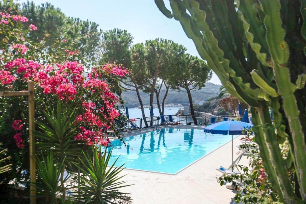 Appartamenti Residence Il Porto 13 E 16 Porto Azzurro Bagian luar foto