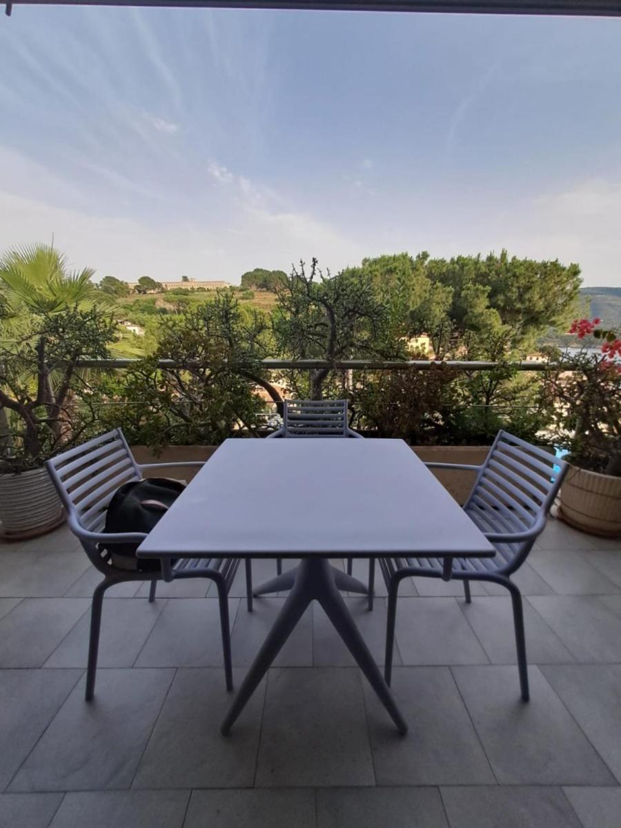 Appartamenti Residence Il Porto 13 E 16 Porto Azzurro Bagian luar foto